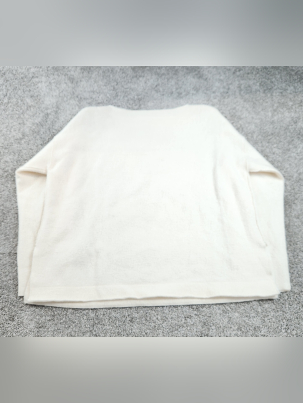 BANANA REPUBLIC Boucle Soft Cream White Crewneck Sweater Size Medium - Picture 2 of 3